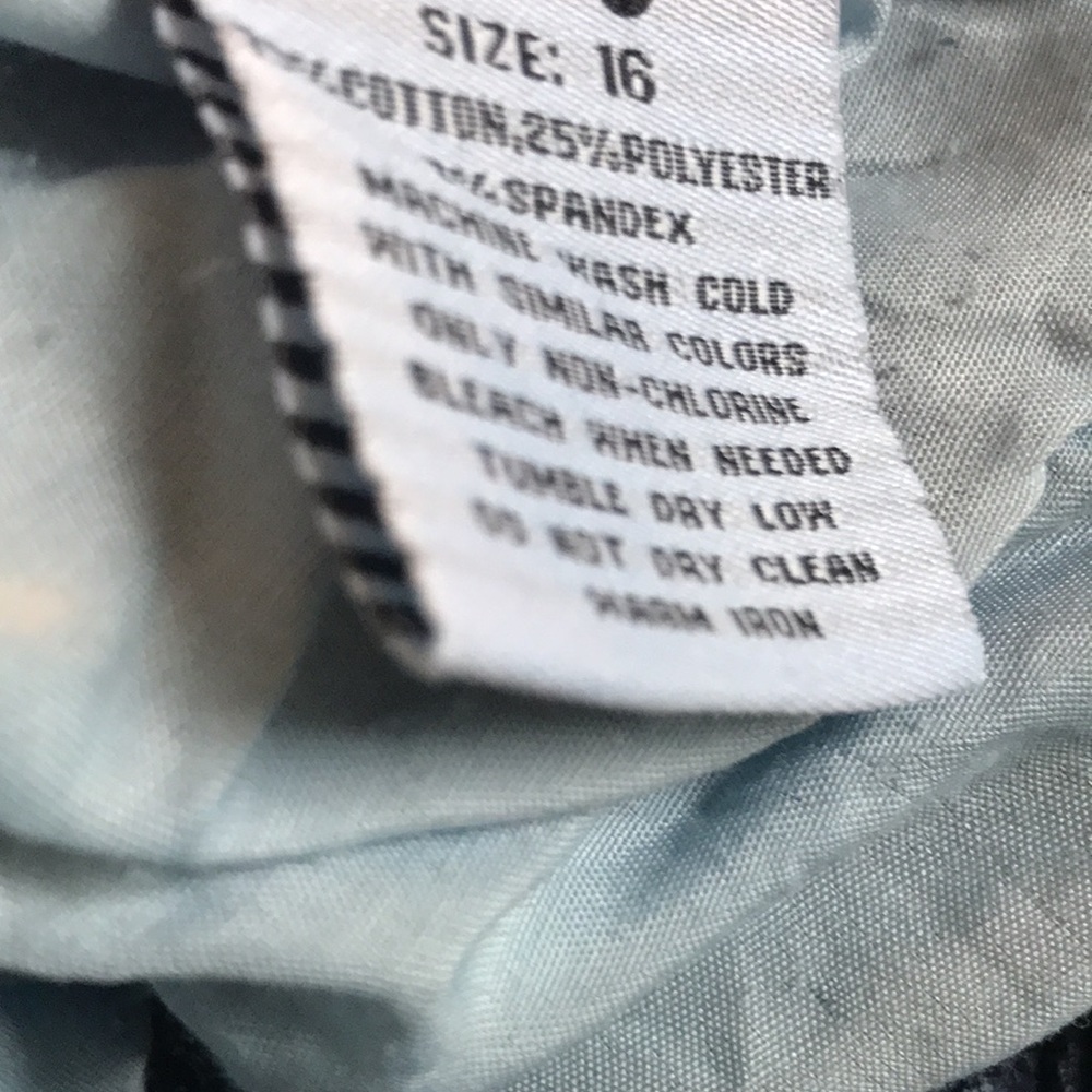 Stonewashed Ripped Jeans - Picture 8 of 9
